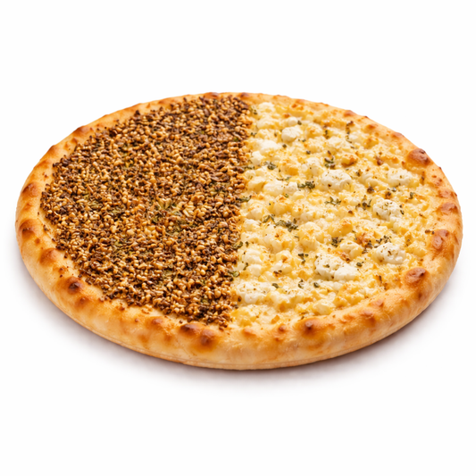 Sandwich libanais zaatar et fromage sur galette, thym, sésame et fromage fondant spécialité libanaise à Paris