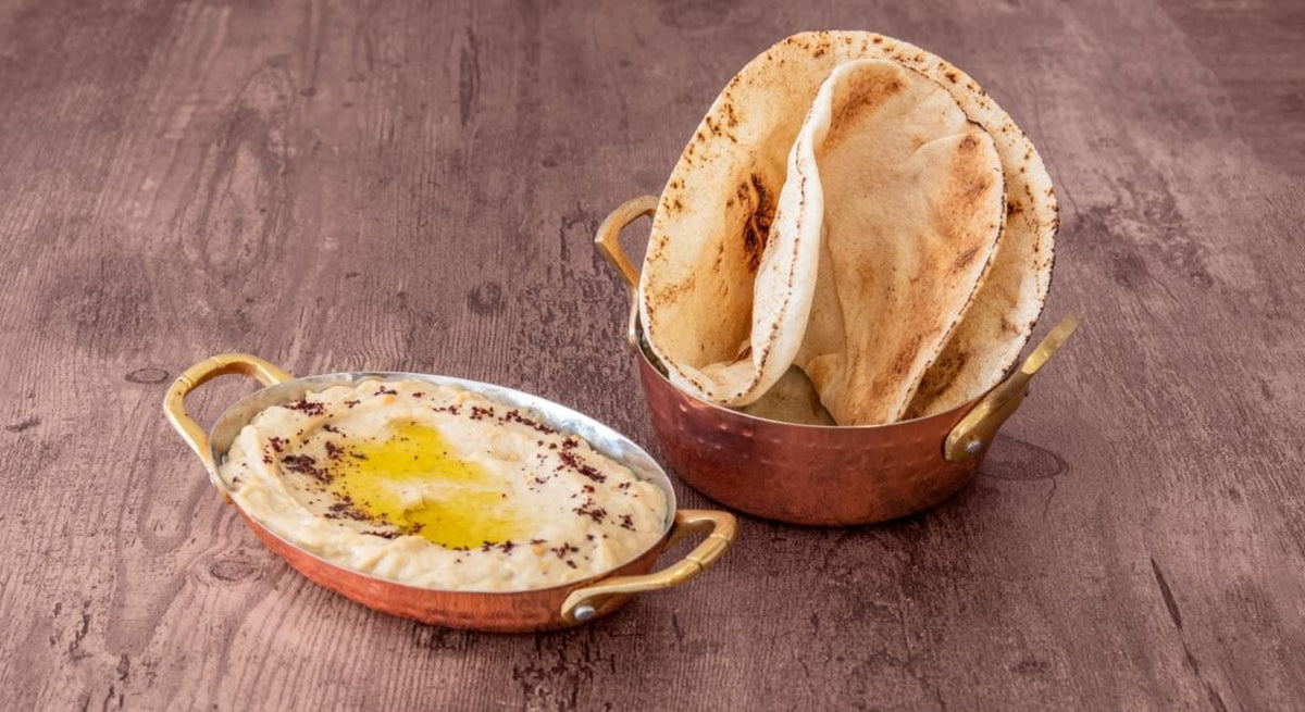 Moutabbal libanais maison préparé avec aubergines grillées, tahini et huile d'olive au restaurant King Libanais Maison des Galettes à Paris 10